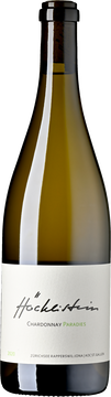 Edler und stilvoller Chardonnay von kalkhaltigem Terroir, vielschichtige und frische Aromatik und anmutendem, perfekt strukturiertem Gaumen.

Degustationsnotiz: Nuancierte und vielschichtige Aromatik, Ananas, Williamsbirne, Brioche und Orangen-Zesten, erinnert an ein Sommergewitter auf Asphalt. Im Gaumen geschmeidig, perfekt einsetzende Säure und kaum endend mit dezenten Röstaromen im Finale.