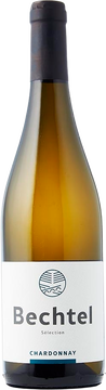 Aromatisch und komplex präsentiert sich dieser Chardonnay, der mit seiner Frische und ausgeprägten Frucht viel Freude im Glas bereitet.