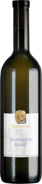 Stachelbeeren, Grapefruit und Holunder prägen die intensive Aromatik in der Nase. Im Gaumen eine schöne Harmonie von Schmelz und einer erfrischenden Säure,
Papaya im Abgang. Gehaltvoller Körper.