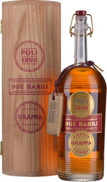 Das Beste aus drei Welten! Grappa aus Prosecco-Trester, zwei Jahre in französischer Eiche ausgebaut und nochmal durch zweijährige Lagerung in raren Pedro-Ximénez-Sherry-Fässern verfeinert. Diese Komposition zeigt Aromen von süßer Frucht über Vanille bis zu getrockneten Früchten – ein pures Genusserlebnis!
