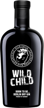 Für den Wild Child Gin aus Berlin verwenden wir wilde, von Hand gelesene Wacholderbeeren, Gin Botanicals wie Rosmarin und Koriander sowie Zitronat- Zitronen und Bergamotte aus Kalabrien. In der unverwechselbaren schwarzen Designerflasche mit markantem Logo verbirgt sich unser Wild Child Gin, der pur verkostet, ein intensives und sehr komplexes Universum verschiedenster floraler, herbaler und fruchtiger Noten eröffnet. Die behutsame traditionelle Gin Destillation sowie das weiche Wasser aus den Ausläufern des Erzgebirges geben unserem "Wilden Brand" einen weichen Kern. Der Wild Child Gin hat einen Alkoholgehalt 43,5%.