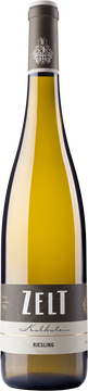 Die Trauben aus der Vorlese unserer Großen und Ersten Lagen in
Laumersheim bilden die Basis für diesen Wein.
Er zeigt unverkennbar, auf welchem Boden er gewachsen ist.
Die Kalksteinmineralität verbindet Fruchtaromen von Grünem Apfel und
Aprikose. Im Gaumen zeigt er würzige Noten mit einem griffigen Abgang.