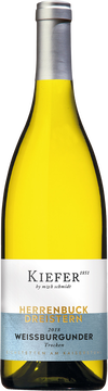 Alte Reben mit niedrigsten Erträgen unter 35 l/ar sind die Grundlage für diesen Premiumwein. Die Gärung erfolgt mit den natürlichen Hefen oft über einen Zeitraum von über sechs Monaten in kleinen getoasteten Eichenfässern. Der Lohn sind sehr haltbare Weißweine mit etwas natürlicher Restsüße, die das Terroir und den Jahrgang aufs äußerste wiederspiegeln.
Zwei Parzellen des Gewann Silbern und Eigenacker in reiner Südlage mit über 25 Jahr alten Reben sind die Grundlage für diesen Wein. Nobel filigraner Duft nach Mango, Ananas und Williams Christ Birne unterlegt mit einer rauchigen Note. Trotz seiner Dichte und der Präsenz bleibt dieser Bolide vielschichtig und verspielt.
So edel und lecker!