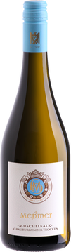 Im Glas helles Gelb mit goldenen Reflexen. Intensiver Duft nach Mandeln, Bananen, Ananas und Mango. Am Gaumen tritt eine feine Würze hinzu. Ausfüllendes Mundgefühl, bei gleichzeitig moderatem Alkoholgehalt. Der Wein bleibt im Nachhall lange spürbar. Die präsente Säure sorgt für Frische. Angenehm trocken ausgebaut, passt der Wein hervorragend zu Gemüse, Pasta, Aufläufen, Geflügel und Fisch.