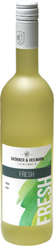 Fresh – der Name steht für den Wein, beginnend mit einer frischen und lebendigen Nase, grüner Apfel und Zitrus-Aromen sind sehr frisch und fruchtig. Ideal für die Terrasse und für heiße Sommertage!