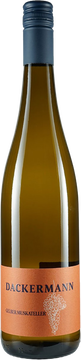 Unser Fruchterlebnis vom Kirchberg geht in die nächste Runde. Bereits in der Nase offenbart dieser Wein sein intensiv fruchtiges Bukett von reifen Aprikosen, Pfirsich und Mango. Im Geschmack finden sich die reifen gelbfleischigen Fruchtaromen aus der Nase vollends wieder und bereiten mit einem herrlichen Süße-Säure Spiel ein wunderbares Trinkvergnügen!