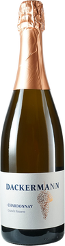 Mit tausenden feinen Perlen steht der Sekt leicht im Glas. Auf der Zunge präsentiert er sich unglaublich cremig und geschmeidig. Ein exklusiver Sekt zum Empfang oder für Anlässe jeder Art.