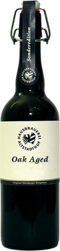 Unser Oak Aged ist eine Verschmelzung von handwerklicher Braukunst und erlesener Fassauswahl zur weiteren Reifung. Dieses Starkbier wurde extra für diesen Zweck noch stärker eingebraut, um in den 9 Monaten Holzfassreifung sein volles Potential zu entfalten. Durch die Lagerung in ehemaligen AYRER's PX-Fässern entsteht ein komplexes Spiel der Aromen gepaart mit leichter Süße. Ein sehr malzaromatischer, rubinroter Charakter mit feiner Hopfennote kombiniert mit süßen Noten von Trauben und Zartbitterschokolade. Im Nachtrunk entfaltet sich das komplexe Aroma des Whiskyfasses überzeugt mit einem einzigartigen Geschmacksprofil.
