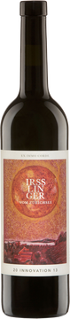 uge
tiefes rubinrot.

Nase
Intensive Aromen nach Brombeeren und Weichselkirschen. Leichte Vanilletöne.

Gaumen
Süffig und frisch. Elegante Tanine gepaart mit Barrique bedingten Vanilletönen. Schwarze Früchte und Schokolade.

Kulinarische Empfehlung
Schmorgerichte, Wild, Pasta, Käse.