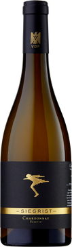 Dieser Chardonnay wurde als Most in Barriquefässern ca. 24 Monate gelagert. Dieser Wein lag bis zu seiner Abfüllung auf der feinen Hefe und wurde unfiltriert in Flaschen abgefüllt.

Strahlendes, intensives Goldgelb – ungemein kraftvoll, ohne jedoch schwer oder überladen zu wirken. Der Lösslehmboden gibt ihm einen unverwechselbaren Geschmack. Generöses Mundgefühl, runde cremige Struktur, mit einem Alterungspotential von mehr als einem Jahrzehnt, viel Saft und Fleisch am Gaumen, delikate Textur, 
sinnlicher, lebhafter, zartwürziger Nachhall.

Passt gut zu: kräftigen Fischgerichten, asiatischer Küche, hellen Fleischgerichten mit würzigen Soßen.

Alterungspotential von ca. 20 Jahren