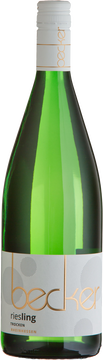 Ein Liter rheinhessische Lebensfreude. Unkomplizierte Säure trifft auf knackige Aromen von grünem Apfel und Aprikose