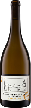 Der Chardonnay, eine der edelsten Rebsorten, stammt ebenfalls aus dem Burgund. Die Kelterung des Pinot Noir mit Erfahrungen aus mehreren Jahrhunderten kommt auch dem Chardonnay auf Schloss Salenegg zugute und verleiht ihm einen besonderen Stellenwert.
Direkt hinter Schloss Salenegg reifen die Chardonnay-Trauben. Vollreif werden sie frühmorgens noch kühl geerntet. Minuten nach der Ernte werden die Trauben schonend abgepresst. Der erste Saft fliesst direkt ins Französische Barrique. Nach der Gärung liegt der Chardonnay noch weitere neun Monate auf der Hefe im Barrique. Von Zeit zu Zeit wird eine Bâtonnage durchgeführt, um die zurückhaltenden Holznoten dezent im Wein zu integrieren.

Typus: der Elegante
In der Nase überraschen Mineralität, Feuerstein, Zitrus und grünen Äpfeln, wobei das Holz sehr dezent wahrnehmbar ist. Im Gaumen bestätigt sich der erste Eindruck, mineralisch filigran, mit leichter Salzigkeit. Sein Finale ist ein unendlich lang anhaltender Abgang, kurz: ein feiner mineralischer Chardonnay nach B