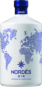 Der formvollendete »Nordés Atlantic Galician Gin« basiert auf der spanischen Rebsorte Albariño, dessen Destillat durch Mazeration von 11 Botanicals verfeinert wird. Sechs davon sind Wildkräuter der Region: Salbei, Lorbeer, Zitronenkraut, Eukalyptus, Minze und die Meeresalge Salicornia, die Nordés sein charakteristisches balsamisches Aroma verleihen. Vollendet und abgerundet wird dieser revolutionäre Gin mit fünf Botanicals aus Übersee: Wachholder, Ingwer, Kardamom, Hibiskus und schwarzer Tee.

Das Resultat ist ein von der Natur Galiziens inspirierter, revolutionärer Gin, der seine Nähe zum Atlantik geschmacklich nicht verbergen kann.
Der beliebteste Premium Gin Spaniens