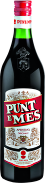 Punt e Mes ist ein süßlicher Vermouth aus Italien, der durch seine samti weichen Noten von Orange besticht. Der Punt e Mes verdankt seine Entstehung einem Zufall. Im Jahr 1870 bestellte ein Börsenmakler in der Bottega Carpano einen Vermouth mit einer halben Dosis Bitter und verwendete den Ausdruck „Punt e Mes“ (dt. eineinhalb Punkte). Heute gilt Punt e Mes als das Paradebeispiel für die Balance zwischen verführerischen, lieblichen Zitrusaromen und bitteren Gewürznoten. Dekoriert mit einer Orangenschale ist er Italiens Aperitif-Klassiker schlechthin.