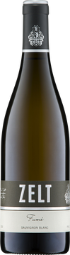 Dieser Sauvignon Blanc ist in kleinen Holzfässern ausgebaut und
präsentiert intensive Aromen von Passionsfrucht und Stachelbeere.
Durch den Ausbau im Holz und die damit verbundene Aufnahme von
Sauerstoff, entwickelt sich eine ganz andere Dimension von Aromen als
beim reduktiven Ausbau im Edelstahltank. Ein Wein, der durch seine
Komplexität, auch solo getrunken, ein wahrer Genuss ist.