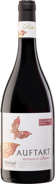 Nur die besten Fässer aus einem steilen Weinberg mit geringem Ertrag und langer Reifezeit - ein tiefgründiger gehaltvoller Rotwein. Facettenreich mit Aromen von reifen beeren, feinen Noten nach Holz und dunkler Schokolade.