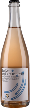Das Bouquet dieses frischen Naturweines erinnert an Erdbeere und Mandarine. Jede Flasche ist ein Unikat. Da sie noch lebende Hefe enthält, kann jede Flasche leicht unterschiedliche, aber immer angenehme Aromen entwickeln. Je nachdem ob man die Flasche vorher dreht oder leicht schüttelt, vermischt sich die Hefe mit dem Wein; Aroma und Geschmack werden „hefiger“.