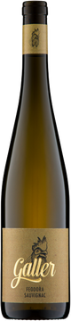 Neue, weiße Rebsorte gezüchtet aus Riesling, Sauvignon blanc und Resistenzpartner. Aromen: Mirabelle, Maracuja, Sommerblütenhonig, ätherische Kräuter, Fenchelsamen, Lavendelnote
Speiseempfehlung
Gerösteter grüner Spargel mit geschmolzenen Kirschtomaten, abgeschmeckt mit Knoblauch und Ahornsirup, kross auf der Haut gebratenes Hühnchen in Weißweinjus.
Vinifikation
Schonend gepresst, spontan im Eichenfass gegoren, 12 Monate auf der Hefe gereift, gefüllt mit nur einer groben Filtration.