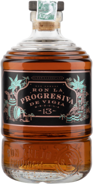 Handgefertigt von den Rummeisterinnen von Bodega Vigia. Ron Cubano Mezcla 13 ist der erste Abfüllung von La Progessiva, die ausserhalb von Kuba erhältlich ist. Ein eleganter, trockener Rum mit einem Hauch von Orange, Apfel-Toffee und Zimtduft. Perfekt für das Sipping-Erlebnis am Kaminfeuer. Die stumpfe, gerippte Flasche mit Rundhalsausschnitt sieht zudem gut aus.