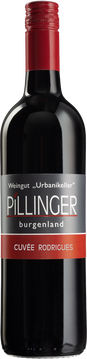 Schwarz purpur, Duft nach dunklen Beeren, Pflaumen und Brombeerkonfit, elegante Extraktsüsse mit stützender Säure, feine Holzwürze mit kompakter Mundfülle und enorm langem Fruchtnachhall!
