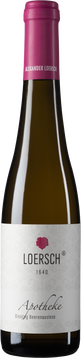 Hochfeine Auslese, eine Selektion aus 50% eingetrockneten handverlesenen Rieslingtrauben. Legenden sterben niemals, und so wird auch diese Auslese in fast jedem Jahr wiedergeboren. Der ideale Begleiter für gesellige Stunden mit Freunden, zu würzigem Käse und Salzgebäck, als Digestif oder Aperitif, zu überbackenem Ziegenkäse mit Honig oder zu verschiedenen leichten Desserts. 
Und sowieso als Solist unschlagbar.
Eine atemberaubend frische Auslese, mit sagenhaftem Drinkfluss.
