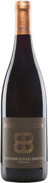 45 Jahre alte Reben bringen Charakterstärke, der Muschelkalkboden Feinheit und Eleganz, lebendiger Boden tiefgründigen Wein.