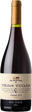 Der Wein wurde in Terracotta-Amphoren ausgebaut und schmeckt wunderbar nach Magnolien und schwarzen Kirschen