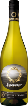 Im Duft grüner Apfel und Zitrus. Fruchtig und spritzig. Macht Lust auf mehr.
Zu Fisch, Pasta, Pizza, Spargel, Salate der Saison, leichtem Gemüse, Geflügel und zu hellem Fleisch.