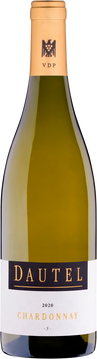 Der Chardonnay Niedernberg erstrahlt im satten Gelb im Glas.
Duftendes Heu, Kamillenblüten, reife gelben Früchten sowie auch ein Hauch Kurkuma finden sich in der Nase. Kremige Butter, Honig, Hefe und Mandeln ergänzen perfekt das Bukett.
Diese Aromen spiegeln sich ebenso im vollmundigen Geschmack wider. Extrakt reich und mit einem cremigen Schmelz verführt der Chardonnay, zusammen mit Gerbstoffen und vanilligen Noten des Holzes. Im sehr langen Nachhall kommt die spannende Salzigkeit zum Vorschein und verlangt nach einem ebenbürtigen Geschmackspartner.