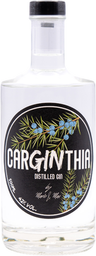 Unser GIN beruht auf  dem Geschmack der Wacholderbeere, begleitet von einer Prise Koriander, schwarzem Pfeffer, Lorbeerblätter, Rosmarin, Zimt, Kardamom und geküsst von Zitronen- und Orangenschalen