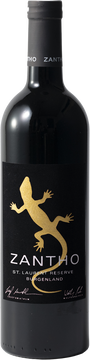 Tiefes Purpurrot kennzeichnet unsere Sankt Laurent Reserve. Der Wein überzeugt mit tief-würzigen Aromen nach frischen Brombeeren, Heidelbeeren und schwarzen Kirschen. Feine Noten von geräuchertem Speck und Weihrauch unterstützen die vielschichtigen Eindrücke. Am Gaumen zeigt sich der Wein fruchtig und würzig, sehr balanciert und ausgewogen. Der Wein tänzelt lebendig am Gaumen und endet mit feiner Säure untermalt in einem langen Abgang. Großes Reifepotential!