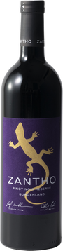 Typisch-helles Rot kennzeichnet unsere Pinot Noir Reserve. Der Wein überzeugt in der Nase mit vielschichtigen Aromen nach frischen Morello Kirschen und getrockneten Kräutern untermalt mit Einschüben von Himbeeren und Waldbeeren. Am Gaumen zeigt er sich vielschichtig, sehr würzig mit tiefer Frucht. Noble Aromen, die an Waldbeeren und Kirschen erinnern, tänzeln am Gaumen gepaart mit feiner Würze. Der Wein wird von einer harmonischen Säure getragen und endet in einem langen Abgang.