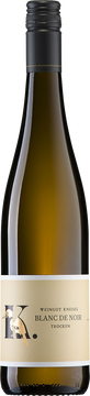 Unser trockener Blanc de Noir duftet frisch und nach knackigen hellroten Früchten, wie Johannisbeeren und Himbeeren, aber auch dezente Ananas ist wahrzunehmen. Im Geschmack anschließend eine ganz unverfälschte Frische und Eleganz, mit einer lebendigen Säure und Aromen. Er ist ein fabelhafter Sommerbegleiter und passt auch bestens zu einer leckeren Antipasti-Platte.