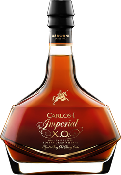 Der Carlos I Imperial ist ein spanischer Brandy von allerhöchster Qualität. Bis zu 20 Jahre lagern einzelne Destillate im Eichenholzfass. Er überzeugt mit reichhaltigen, weichen Noten von Walnuss, Feige und Haselnuss, abgerundet von intensiven Eichennoten. Am besten kann man diesen edlen Brandy pur als Digestif genießen.