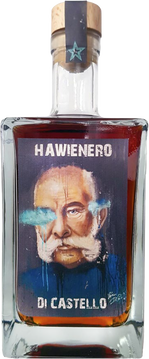HAWIENERO Di Castello, 0,7l | Alc. 37, 5% vol.
Ursprungsland: Österreich.
Wiener Rum trifft Wiener Kunst!
HAWIENERO Di Castello ist eine Hommage an die Kreativität, Kunst und Freiheit. Die Künstlerin Sabrina Di Castello hat das Etikett gemalt und ist Namensgeberin für diese Art Edition.
--------------------------------------------------------------------------------------------------------------------------------------
HAWIENERO Di Castello
Das ausdrucksvolle Bild der Künstlerin spiegelt sich in der Vielfalt an Geschmacks Erlebnissen am Gaumen wider. Das elegante und geschmackvolle Kunstwerk aus dem Hause Hawienero, ist ein hervorragendes Stück österreichischer Rum – Handwerks- Kunst. Nicht nur das Etikett ist in kunstvoller Handarbeit entstanden. Die weiteren Produktionsschritte wie Abfüllung und Etikettierung werden ebenfalls in sorgsamer Handarbeit ausgeführt. Genau diese Einzigartigkeit ist für Rum- und Kunstliebhaber im Geschmack und der Verarbeitung spürbar.
In exklusiven Momenten - am besten Pur genieß