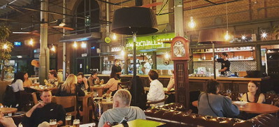 Lesendro in der Markthallen Bar