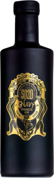 Limited Edition
Zwei Chargen, zwei Rezepturen: der 5020 Navy Gin wird nur einmal pro Jahr destilliert und jedes Jahr mit einer anderen Rezeptur. Alle Flaschen werden von Hand abgefüllt, nummeriert und signiert. Beim 5020 Navy Strength Gin wird eine Charge 5020 London Dry Gin nach sechs monatiger Reifezeit mit einer Charge mit geheimer Rezeptur, die ebenfalls sechs Monate reift, vermählt. Die beiden Chargen reifen dann noch weitere vier Monate gemeinsam.

Limitiert auf 154 Flaschen
Inhalt: 500 ml / Alkoholgehalt: 58%