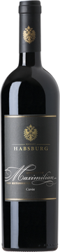 Mittleres Karmingranat, violette Reflexe, breitere Ockerrandaufhellung. Zart nach Kräuter und Edelholz, reife Zwetschken, süße Herzkirschen, kandierte Orangenzesten unterlegt, etwas Vanille und Nougat. Saftig, elegant und rund, reife Kirschenfrucht, seidige Tannine, gute Balance, mineralisch-salzig im Abgang, bereits gut entwickelt, ein vielseitiger Speisenbegleiter mit weiterem Entwicklungspotenzial.