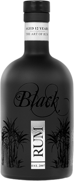 BLACK RUM – reinrassige, karibische Qualität und unbeschreibliche Klarheit. Tiefbraun, spiegelnd, ungetrübte Farbperfektion. Vollmundige und zugleich feingliedrige Aromen von Vanille, Honig, Rosine, Apfel, Kirsche, Rauch, Sherry, Zimt und Zwetschge. Volle Komplexität, dabei angenehm mild an Zunge und Gaumen. Vollmundig mit voluminösem Körper und starkem Nachhall im Abgang. Intensiver Druck am Gaumen, sehr lange und angenehme Präsenzen am Gaumen.