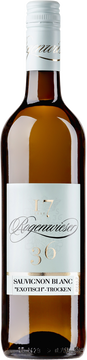 Dieser harmonische, helle Sauvignon Blanc stellt sich mit einer dezenten, aber vielschichtigen Nase nach Stachelbeere und zarter Zitronenmelisse dar. Er harmonisiert durch sein volles jugendliches Duftspiel und seinem zarten Schmelz mit der leichten Sommerküche und hellem Fleisch.