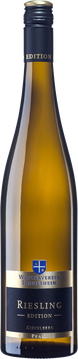 Kraftvoll, lebendige Säure die harmonisch abgerundet wird durch seine Mineralität. Dieser Riesling bringt eine ausgeprägte Zitrus Aromatik mit.
