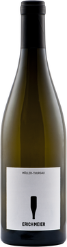 Mineralisch-frische Nase von Feuerstein, Banane, Zitrusfrüchten und Pfirsich. Der Antrunk ist rund, feingliedrig aber erfrischend, die Frucht dicht und aromatisch, unterlegt mit einer leichten Muskatnote am Gaumen. Im Abgang kommt die feine Mineralik und eine gut eingebundene Säure zum Ausdruck, die dem Wein ein langer frischer Abgang bereitet.
