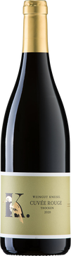 Unser Cuvée Rouge aus dem Jahrgang 2020 ist ein harmonischer und charaktervoller Rotwein. In der Nase werden Sie Aromen von reifen roten Früchten wie Kirschen und Beeren entdecken. Diese Fruchtnoten werden von einer subtilen Würze begleitet, die dem Wein eine gewisse Komplexität verleiht.

Beim ersten Schluck werden Sie feststellen, dass der Wein eine angenehme Fülle und Geschmeidigkeit besitzt. Die fruchtigen Aromen setzen sich auf der Zunge fort und werden von feinen Tanninen begleitet, die dem Wein Struktur verleihen. Die Kombination aus Spätburgunder und Frühburgunder sorgt für eine ausgewogene Mischung aus Fruchtigkeit und Finesse.

Das Cuvée Rouge aus dem Jahrgang 2020 eignet sich gut zur Begleitung von verschiedenen Gerichten. Es passt hervorragend zu Geflügel, gegrilltem Fleisch oder auch zu milden Käsesorten. Der Wein kann auch alleine genossen werden, um seine Aromen in Ruhe zu entdecken.
