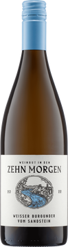 Der Kreuznacher Weiße Burgunder vom Sandstein ist eine Selektion aus der Kreuznacher Narrenkappe, die von Rotem Sandstein und Löss geprägt ist.

Der Wein wurde im 2.500-Liter-Hösch- Doppelstück aus Viertbelegung spontan und temperaturkontrolliert vergoren und reifte dort neun Monate auf der Vollhefe.

Am Gaumen wirkt der Weiße Burgunder seidig elegant mit einer so lebendigen wie feinen Säurestruktur und einem ganz leichten Grip am Gaumen.

Saftigkeit ist hier oberstes Gebot und das in Verbindung mit einem feinen Schmelz, mit weißfleischiger Frucht und einem Hauch von blondem Tabak und von Apfelschalen.