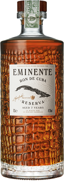 Der Eminente Reserva Rum 7 YO kommt von der Isla del Cocodrilo. Ein außergewöhnlicher Genuss, der die Wiedergeburt des kubanischen Rums aus dem 19. Jahrhundert zelebriert. Entwickelt wurde der Rum vom jüngsten Maestro Ronero Kubas. Fässer aus weißem Eichenholz beheimateten den Rum für volle sieben Jahre. Die Kreation verbindet die Ästhetik eines traditionell leichten kubanischen Rums mit der Komplexität und Tiefe eines sehr alten Rums.