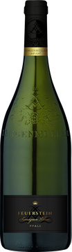 Bei diesem Sauvignon Blanc wurden nur vorselektierte und von Hand gelesene Trauben verwendet. Die darauffolgende Maischestandzeit betrug 24 Stunden, die Bâtonnage (Aufrühren der Hefe) eine Woche.
Klassische Sauvignon Blanc Noten wie Stachelbeere, grüne Paprika und etwas schwarzer Pfeffer begleiten diesen komplexen Wein. Ein dichter Körper gepaart mit einer perfekten Balance aus Restsüße, Säure und Mineralität.
Ein schönes Spiel zwischen vegetativen und fruchtigen Aromen.
