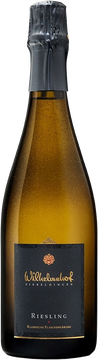 Im Duft offenbaren sich gelben Früchten, wie herbe Quitte und grüner Apfel bei diesem feingliedrigen Riesling-Sekt. Im Hintergrund etwas Minze und Zitrusfrüchte. Elegant am Gaumen mit einem jugendlichen und frischen Säurespiel. Harmonischer Abgang.