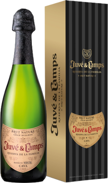 Eine jahrhundertelange Geschichte mit einer starken Bindung an das Land, den Penedès. Vier Generationen einer Familie, die sich mit Leib und Seele dem Weinbau verschrieben hat, um erstklassigen Cava zu erzeugen.

Harmonie von Land, Licht und Wasser. Mediterrane Luft an den Rebstöcken. Respekt vor der Natur. Ökologisches Gleichgewicht, Artenvielfalt und sorgfältige Weinbereitung. Die 271 Hektar sorgfältig bewirtschafteter Weinberge von Juvé & Camps befinden sich in den für die jeweilige Rebsorte am besten geeigneten Gebieten, um die beste Qualität von Cava und Wein zu erzielen. Reiner Ausdruck des Terroirs.


Auge : Typisch blassgoldene Farbe

Nase : Reichhaltiges, elegantes Bouquet, das mit reifen weißen Früchten beginnt und sich zu den Noten der Reifung hin entwickelt: Backwaren, geröstetes Brot, Gewürze...

Geschmack : Er ist sehr verführerisch, mit einer frischen, angenehmen Textur und einem langen Abgang, der wieder an weiße Früchte erinnert.

Kombination von Wein und Speisen: Der Reserva de la Familia pa