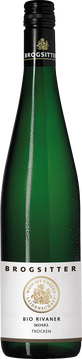 Der Wein präsentiert sich duftig mit
zart nussigen Akzenten. Ein herrlich unkomplizierter und frischer Wein.