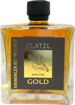 Wir sind ein Biobetrieb aus Tirol und produzieren seit einigen Jahren unseren "Glatzl Gold" Bio-Whiskey. Die Grundlage für unseren Whiskey bildet der Mais, der von uns im Tiroler Oberland, in Haiming,  angebaut wird. Das Besondere an unserem Whiskey ist, dass er zu 100% aus Mais besteht, der dem Whiskey auch seinen besonderen Geschmack und Charakter verleiht. Unser Whiskey besticht durch eine komplexe dunkelgoldene Farbe - daher auch der Name "Glatzl Gold". Beim Trinken nimmt man In der Nase angenehm nussige, karamellige Düfte wahr, untermauert mit einer dezenten Vanillenote